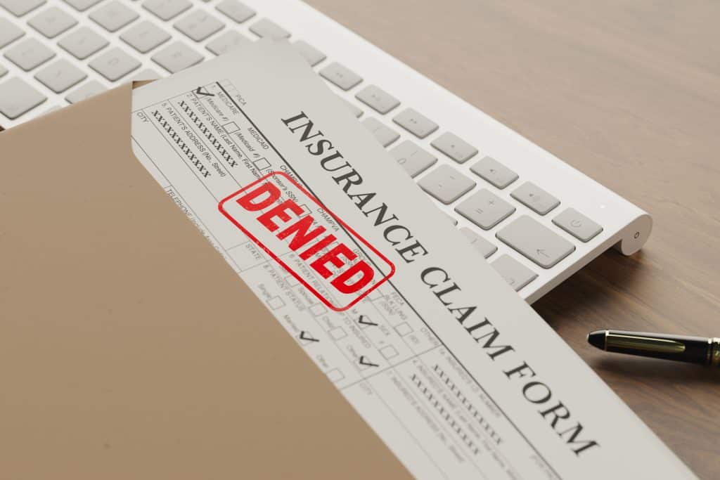 Reclamaciones por seguro insuficiente en Corona