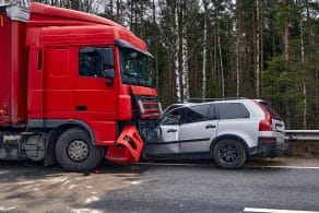 Abogados De Accidentes De Camiones En Corona