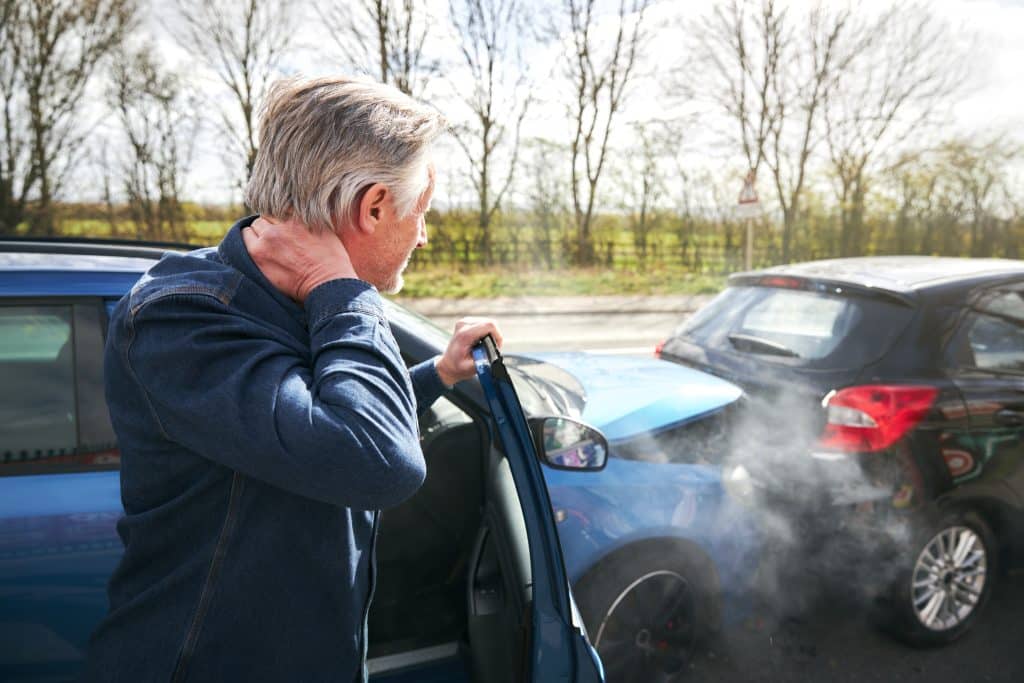 ¿Puedo demandar por latigazo cervical después de un accidente?
