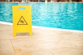 ¿QUÉ SE DEBE HACER LUEGO DE SUFRIR UN ACCIDENTE DE PISCINA?